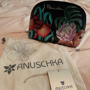 ANUSCHKA HAND PAINTED LEATHER LG COSMETIC BAG. NWT